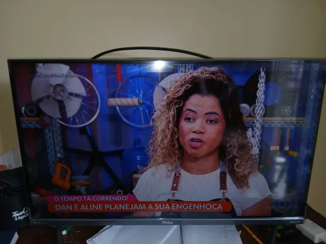 Vendo uma TV de 32 polegadas marca Philco no valor de r$ 700 reais à vista tá pegando tudo
