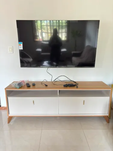 TV philco 4k 58 polegadas quebrada para retirada de peças 
