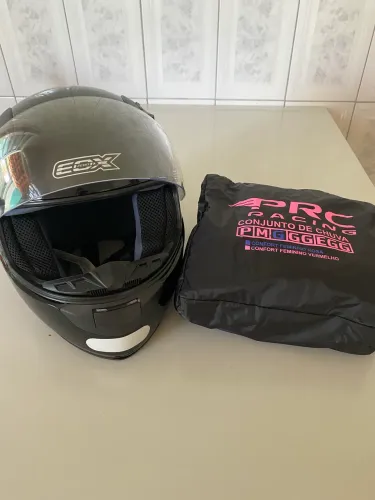 Capacete tam. 56 + Capa de chuva G