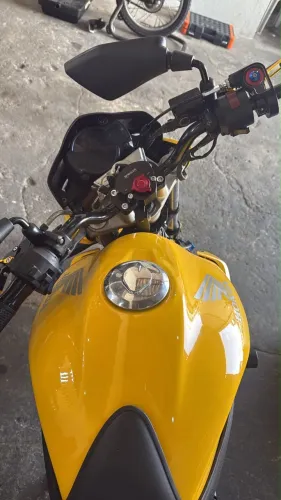 Cb300R amarela 