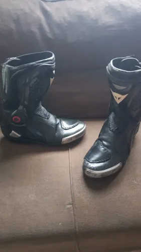 Bota dainese número 41/42