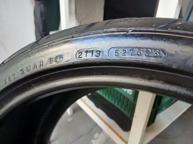 Pneu 245 35 20