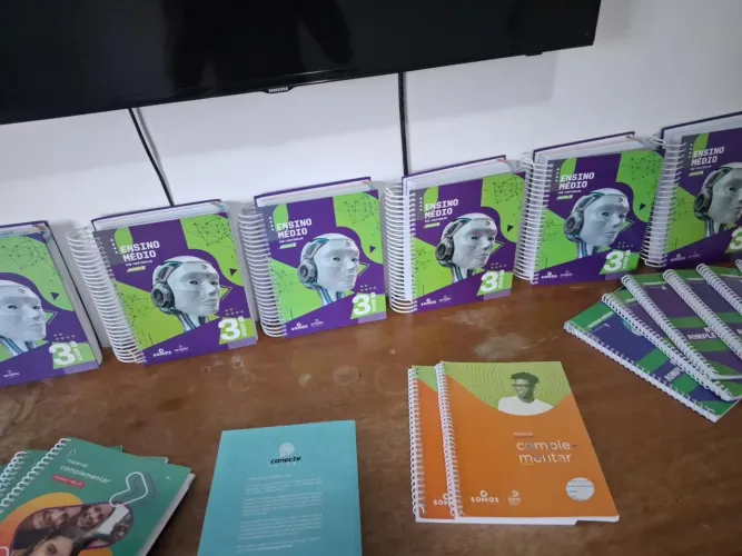 Material didático completo 3° ano SOMOS 2025. + complementar 2° SOMOS 2024. Vender rápido.