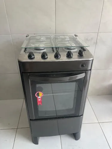 FOGÃO DE 4 BOCAS BOTÕES ENCIMA MORDENO FUNCIONANDO PERFEITAMENTE 