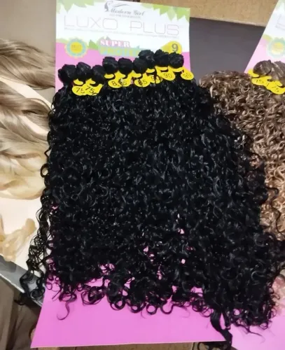 Vendo pacote de cabelo Bio proteína preto cacheados 75/80 cm Um pacotão faz a cabeça toda 