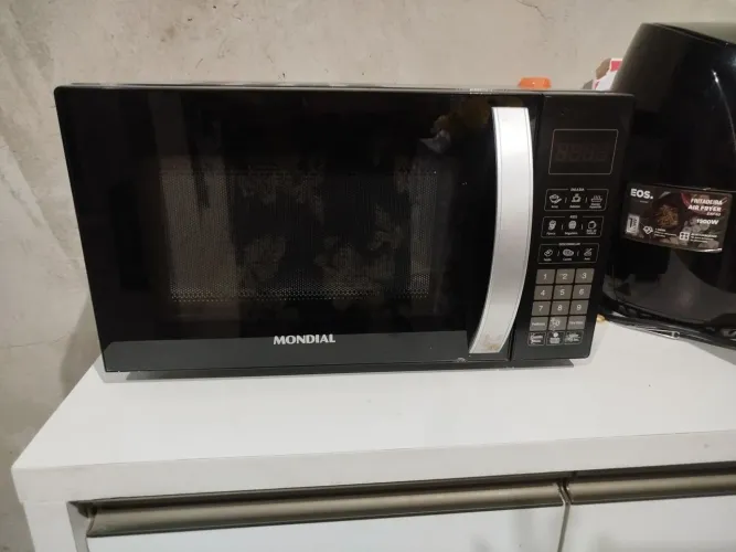 Vende-se microondas novo nunca foi usado só tirei da caixa chama no ZAP *34