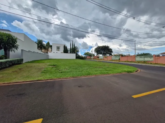 Condomínio Jardins Roma, Terreno de Esquina com 531,50m²