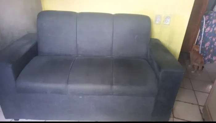 Sofá semi novo 220