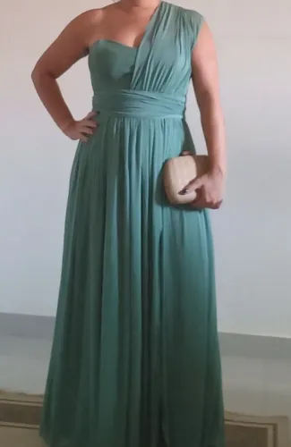 Vestido em tule verde oliva
