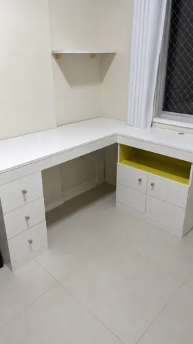Mesa/escrivaninha em L