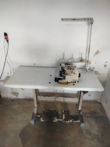 Vendo maquina overlock industrial 