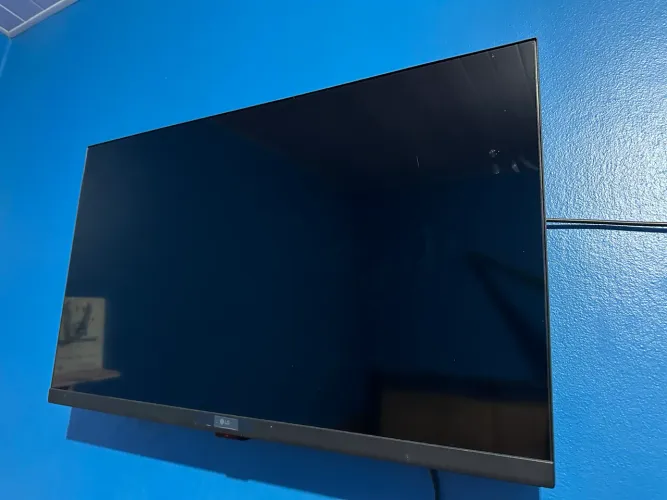 Vende-se tv smart 32 polegada nova 