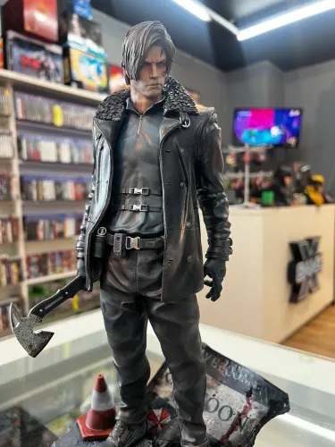 Estátua Leon S. Kennedy Resident Evil - Colecionável