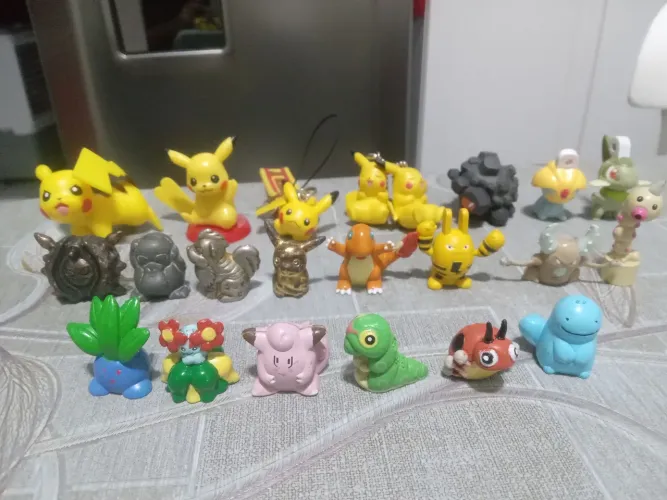 10 reais cada!! Boneco Pokémon Charmander zoroark Pikachu Caterpie Quagsire Slowpoke Doduo