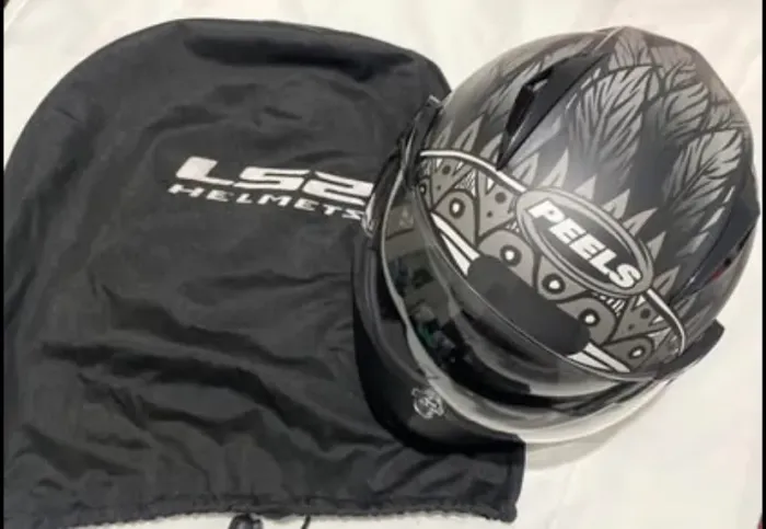 Capacete LS2 Peels com viseiras, design moderno e elegante