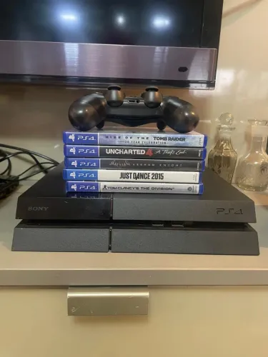 Ps4 fat + jogos
