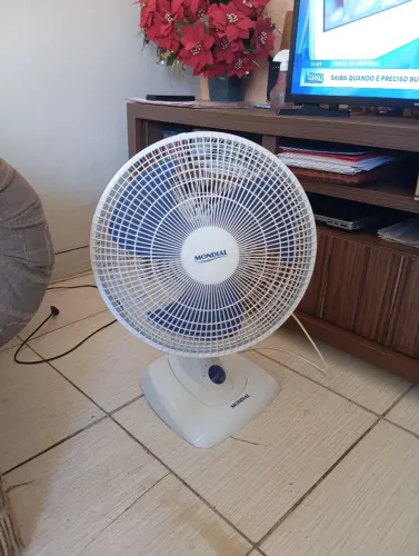 Ventilador mondial com motor de cobre de 40 centímetros. Dou garantia..