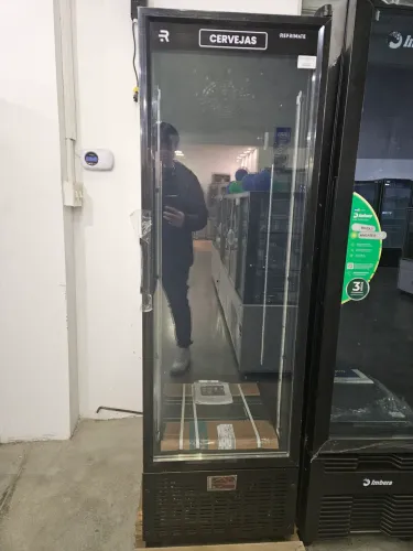 cervejeira expositora slim 250 litros