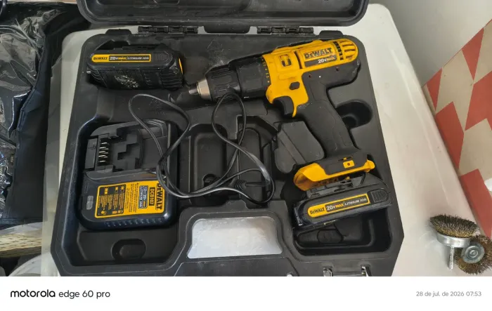 Furadeira Dewalt - Conservada