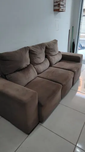 Vendo sofá retrátil 3 lugares 2 40cm por 90cm bem confortável leia a descrição.