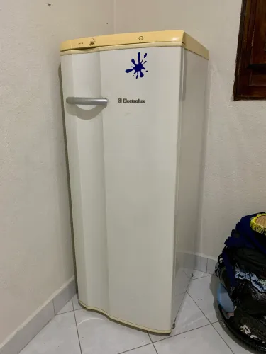 Geladeira Electrolux RE26