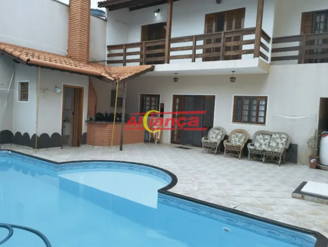 CASARÃO SOBRADO COM 300m² COM 4 QUARTOS, 3 SALAS, 2 SUÍTES E PISCINA NO BONSUCESSO EM GUAR