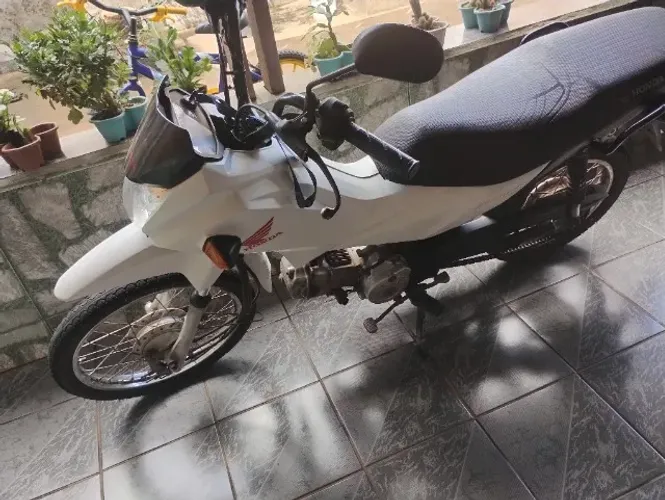 Moto muito conservada, pneus novos nada para fazer , só pegar e andar,