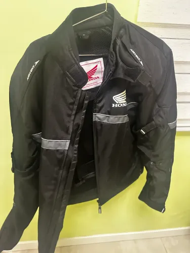 Jaqueta Honda airvent tamanho 2G masculina pouquíssimo usada. Semi nova