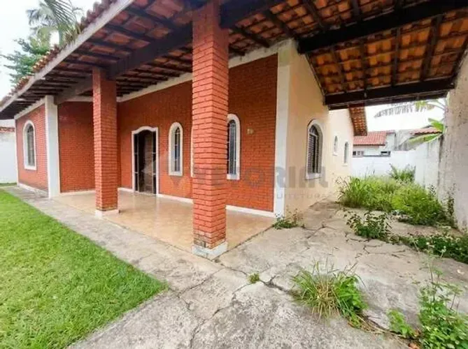 Casa para venda possui 160 metros quadrados com 3 quartos em Indaiá - Caraguatatuba - SP