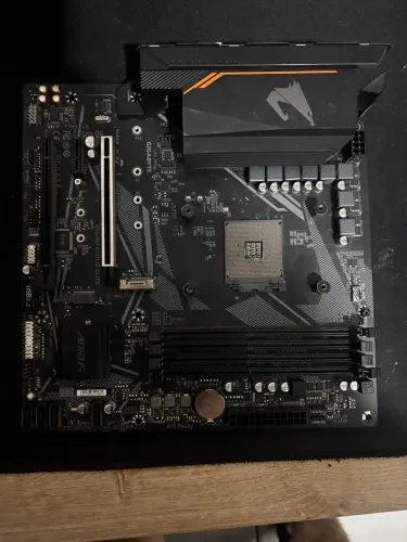Placa mae aorus elite b550m am4 soquete estragado
