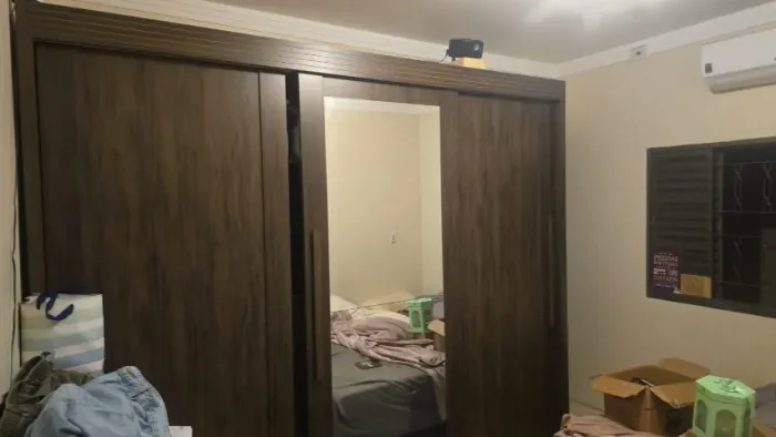 Guarda roupa grande bem conservado