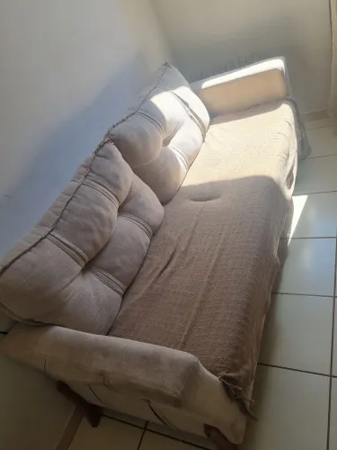 Sofá de 3 Lugares Confortável (Estilo Retrô / Moderno)