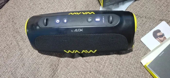 Caixa de som waaw alok
