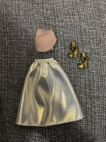 Conjunto de roupas e sapatos da Basics 06 made to move