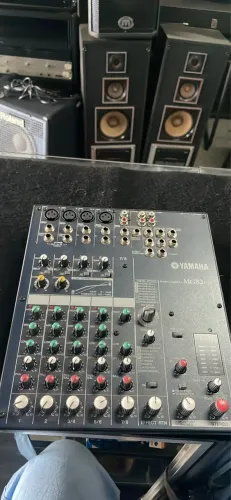 MESA DE SOM YAMAHA MG82