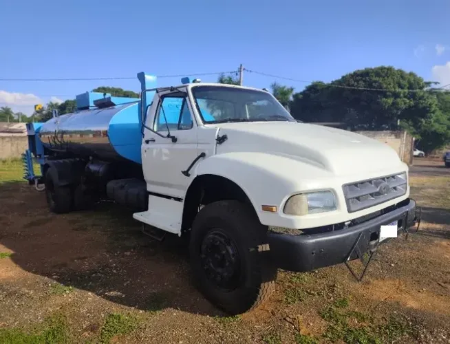 Caminhão Ford F14000 (Ano 95) com espargidor (Ano 2010)