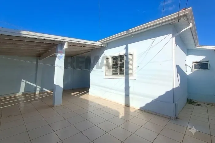Casa Ampla com 2 Vagas, Suíte e Edícula