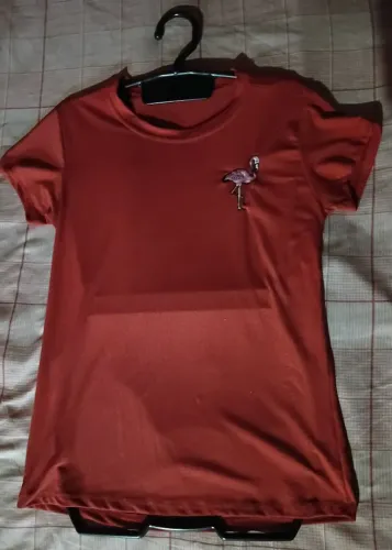 Três blusas tamanho M e um vestido estampado tamanho M
