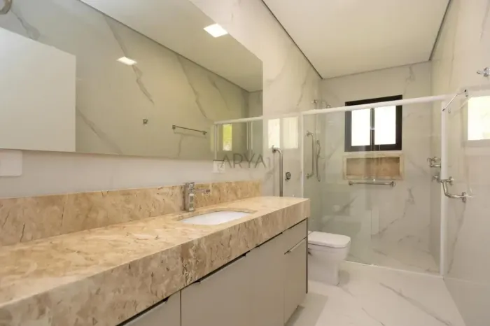 Imóvel para venda possui 360 metros quadrados com 4 quartos