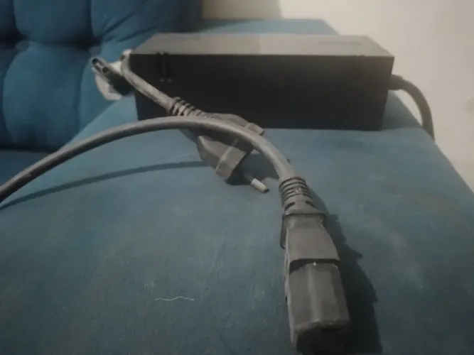 Fonte Xbox One Original (Com problema - Luz Laranja)