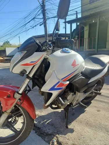 Moto CB 300