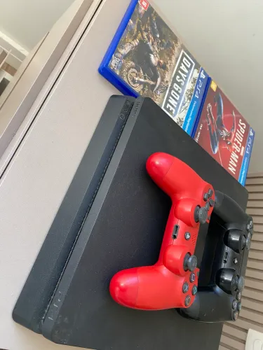 Ps4 Slim - 2 manetes - 2 jogos (spider-man e days gone)