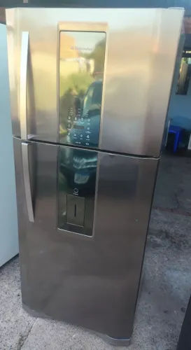 Geladeira Electrolux Frost Free INOX com painel digital 553 litros