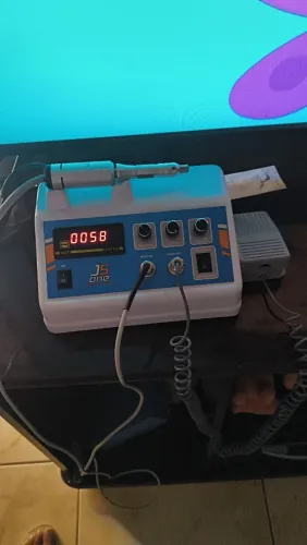 Motor para implante dentário e capilar