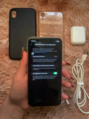 Iphone XR 64gb + Fone bluetooth + Capinhas + Carregador