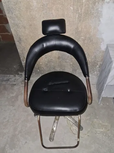 Vende se 2 cadeiras de salão 