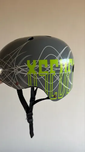 Capacete esportivo
