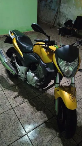 Vende-se cb300r muito muito bem cuidada fino trato