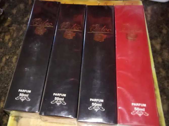 Perfume oslec(cada perfume custa R$ 70)