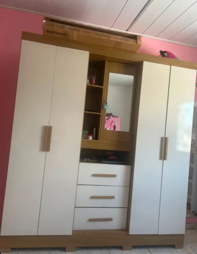 Vendo esse lindo guarda roupa com 6 meses de uso em perfeito estado ú